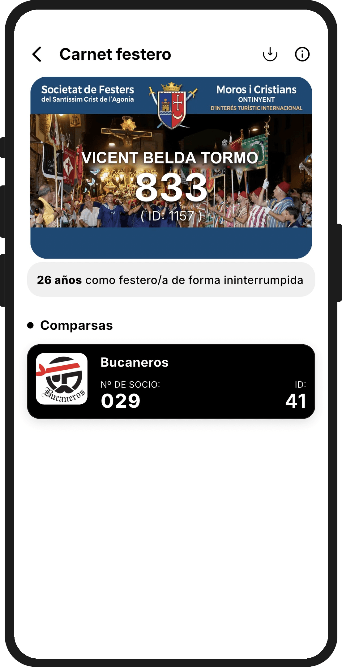 Carnet festero en la app: el carnet con el escudo de la fiesta, una foto del desfile, el nombre y el número de antigüedad; los años como festero y la tarjeta de la comparsa con el número de socio